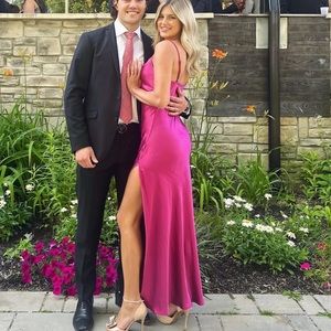 Long beautiful satin dress, from Honey, perfect for a wedding, high slit